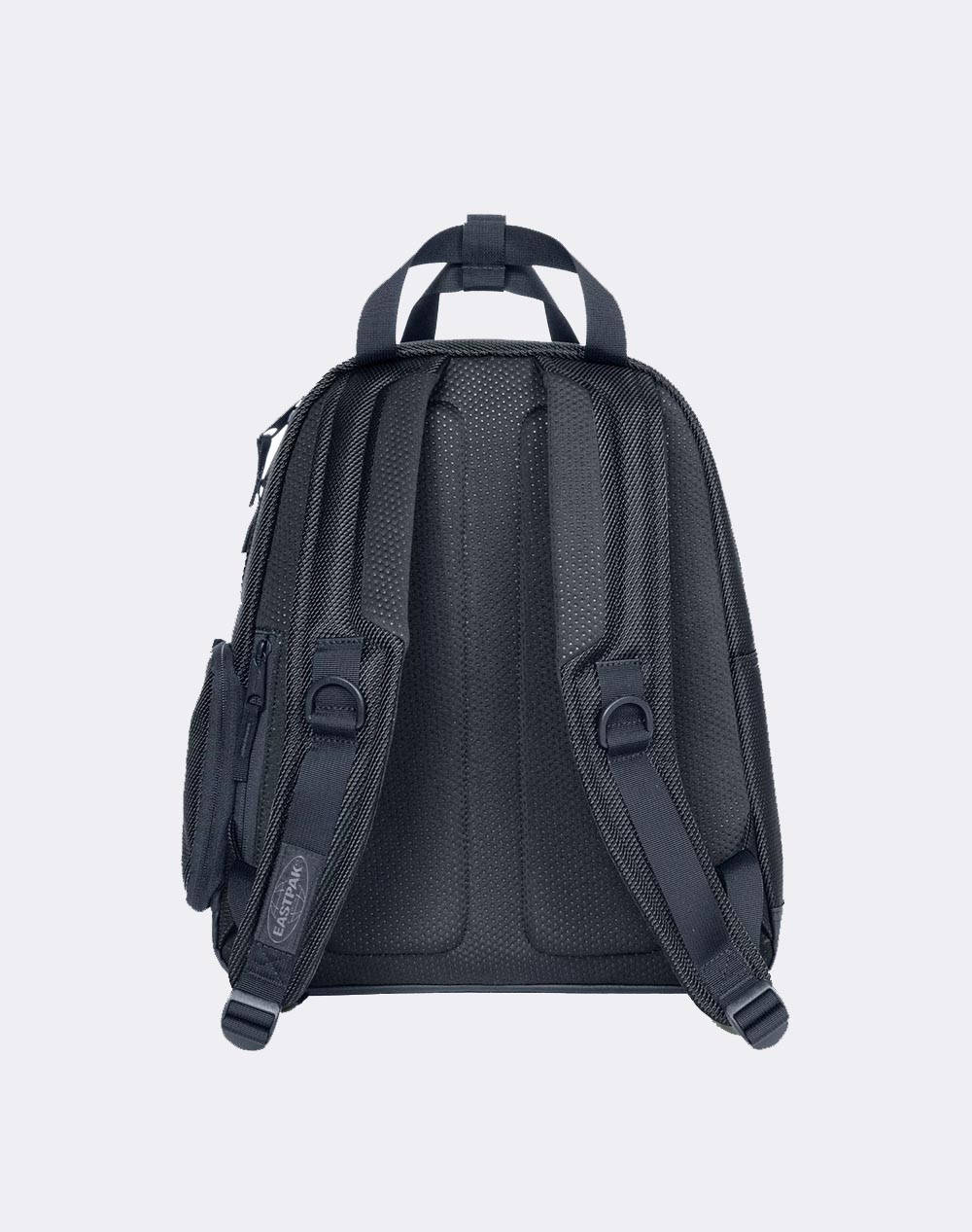 EASTPAK TECUM W Cnnct TAŠKA (Rozměry: 38 x 35 x 29 cm.)