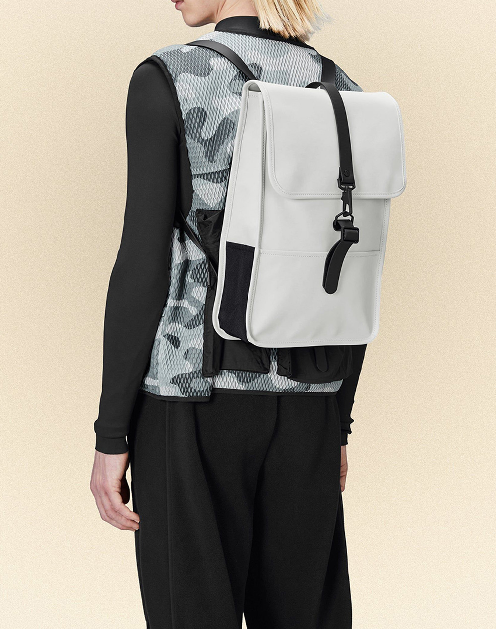 RAINS Backpack Mini W3 (Rozměry: 34 x 30.5 x 12 cm)