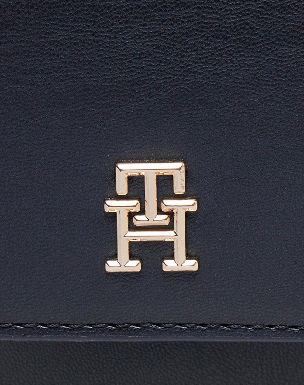 TOMMY HILFIGER TH REFINED MED CROSSOVER (Rozměry: 23 x 15 x 9 cm.)