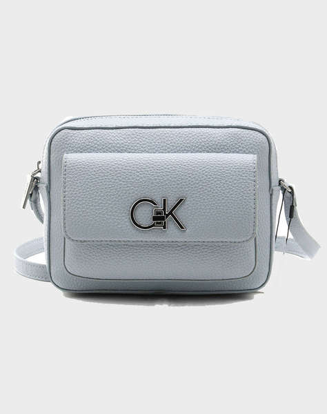 CALVIN KLEIN KABELKA RE-LOCK CAMERA BAG WITH FLAP PBL ( Rozměry: 15,5 x 21 x 5 cm )