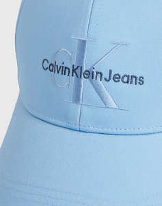 CALVIN KLEIN MONOGRAM CAP (Rozměry: 19 x 19 cm)